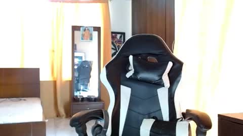 Snapshot of aronmiller404 chatting on December 22, 3:31 pm aronmiller online show from December 22, 3:31 pm