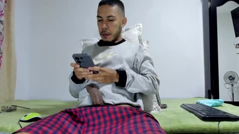 Snapshot of aronxx_ chatting on December 4, 10:46 am BLACK FRIDAY 55 OFF ON MY ONLYFANS. online show from December 4, 10:46 am