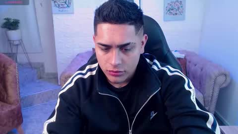 Snapshot of aroon_09 chatting on December 15, 3:11 am Aron online show from December 15, 3:11 am