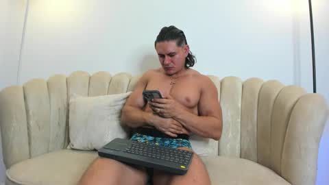 Snapshot of aroon_connor chatting on October 7, 11:02 pm   online show from October 7, 11:02 pm