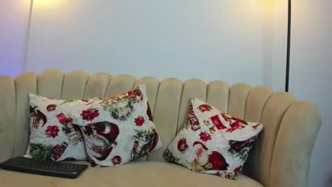 Snapshot of aroon_connor chatting on November 24, 10:53 pm online show from November 24, 10:53 pm