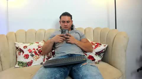 Snapshot of aroon_connor chatting on November 28, 10:34 pm online show from November 28, 10:34 pm