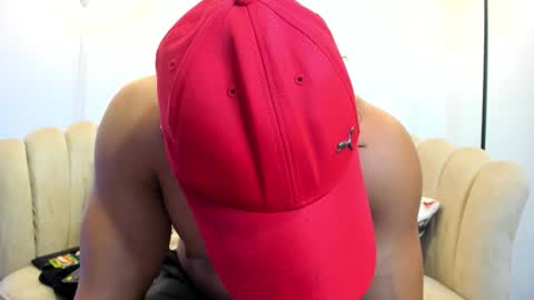 Snapshot of aroon_connor chatting on December 2, 12:27 am online show from December 2, 12:27 am