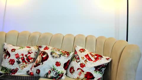 Snapshot of aroon_connor chatting on December 3, 11:58 pm online show from December 3, 11:58 pm