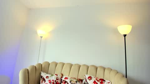 Snapshot of aroon_connor chatting on December 4, 7:55 pm online show from December 4, 7:55 pm