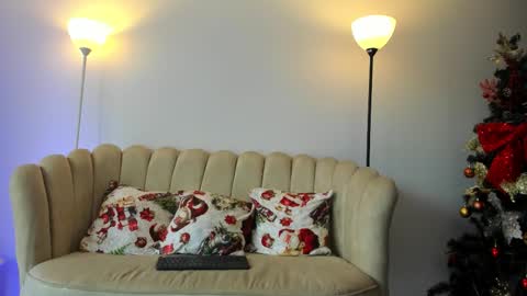 Snapshot of aroon_connor chatting on December 13, 10:04 pm online show from December 13, 10:04 pm