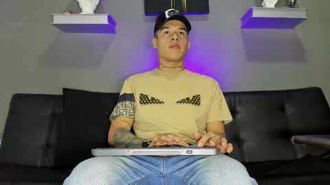 AROON HOT online show from February 6, 12:08 pm