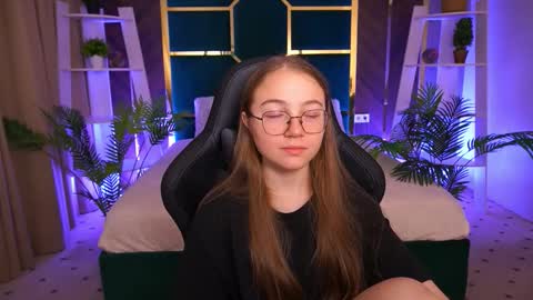 arrinawair online show from October 28, 8:40 am