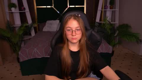 arrinawair online show from November 18, 9:03 am