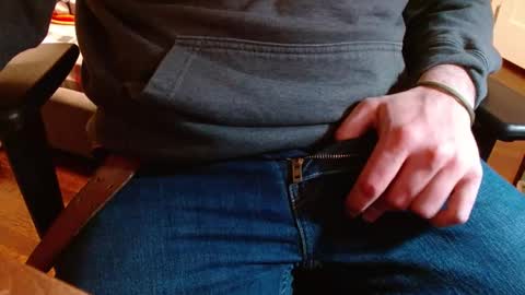 Snapshot of arrrr3 chatting on December 10, 2:27 am arrrr3 online show from December 10, 2:27 am