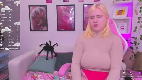 Snapshot of art_lovee_ chatting on November 11, 1:49 am art_lovee_ online show from November 11, 1:49 am