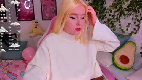 art_lovee_ online show from February 10, 1:43 am