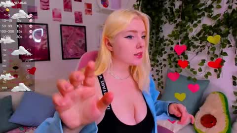 art_lovee_ online show from March 15, 1:33 am