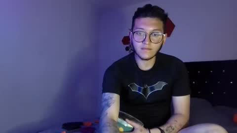 artboy_247203 online show from May 25, 11:11 pm