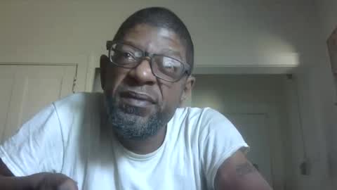 Snapshot of arteblazze chatting on October 10, 4:28 pm Arteblazze not daddy boy bitch or nigga online show from October 10, 4:28 pm