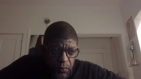 Snapshot of arteblazze chatting on October 11, 4:33 am Arteblazze not daddy boy bitch or nigga online show from October 11, 4:33 am