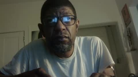 Snapshot of arteblazze chatting on October 19, 1:01 pm Arteblazze not daddy boy bitch or nigga online show from October 19, 1:01 pm