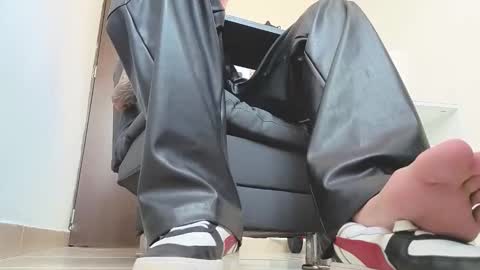   online show from October 28, 12:52 pm