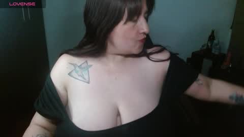 Snapshot of artemisa_bbloom chatting on September 28, 9:09 pm Christy. online show from September 28, 9:09 pm