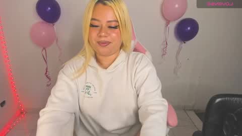 Snapshot of arthemiss033 chatting on October 30, 10:54 pm Val online show from October 30, 10:54 pm