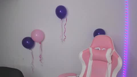 Snapshot of arthemiss033 chatting on November 17, 10:10 am Val online show from November 17, 10:10 am