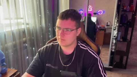 arthurabel online show from March 13, 8:10 am