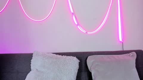 MIA OF artmiajoy online show from December 17, 1:16 pm