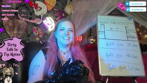 Snapshot of artsyheartsyy chatting on November 4, 2:32 am ArtsyHeartsyy online show from November 4, 2:32 am