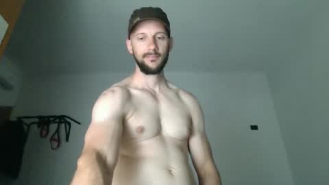 Snapshot of artur833 chatting on April 16, 9:39 pm artur833 online show from April 16, 9:39 pm
