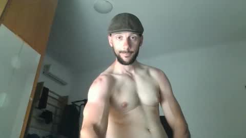 Snapshot of artur833 chatting on April 17, 8:45 pm artur833 online show from April 17, 8:45 pm