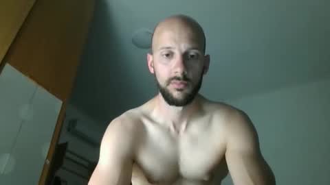Snapshot of artur833 chatting on April 21, 8:12 pm artur833 online show from April 21, 8:12 pm