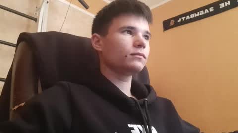 Snapshot of arvyn_ chatting on May 8, 7:36 am Denis online show from May 8, 7:36 am