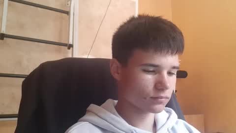 Snapshot of arvyn_ chatting on June 1, 7:54 am Denis online show from June 1, 7:54 am