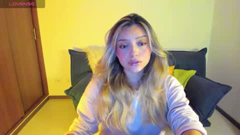 Snapshot of ary_cam230 chatting on November 12, 9:03 pm Zahaara online show from November 12, 9:03 pm