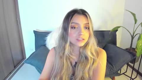 Snapshot of ary_cam230 chatting on December 2, 8:26 pm Zahaara online show from December 2, 8:26 pm