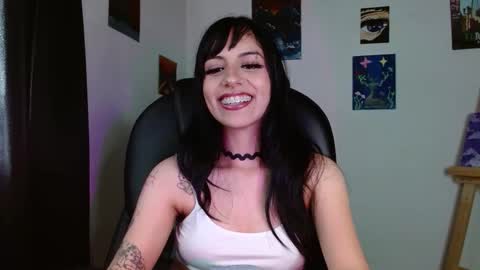   Independent Model online show from March 5, 8:38 pm