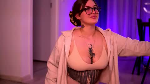 Snapshot of aryadeluna chatting on October 23, 6:39 pm Lunaa online show from October 23, 6:39 pm