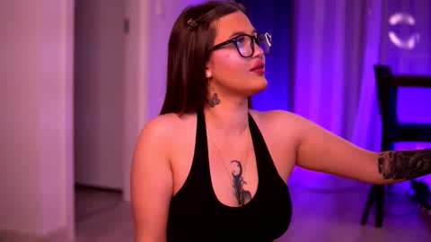 Snapshot of aryadeluna chatting on October 24, 6:37 pm Lunaa online show from October 24, 6:37 pm