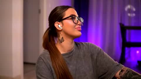 Snapshot of aryadeluna chatting on November 25, 7:03 pm Lunaa online show from November 25, 7:03 pm