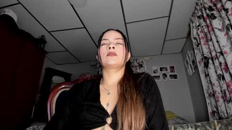 Snapshot of arygreey7 chatting on November 6, 2:12 am ximena online show from November 6, 2:12 am