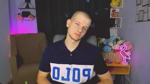 ash_raven_ online show from September 14, 12:15 pm