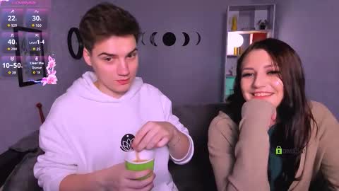 ash_raven_ online show from October 18, 7:14 pm