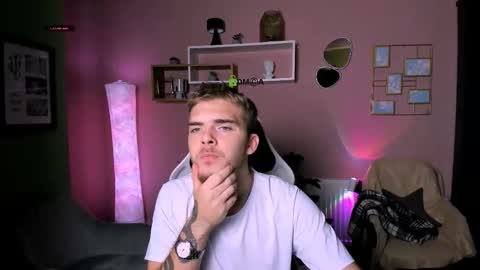 ash_raven_ online show from November 4, 6:34 am