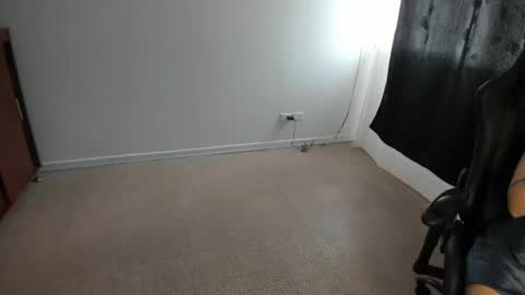 ash_smith1 online show from March 4, 8:16 pm