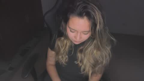 ash_smith1 online show from February 24, 10:52 pm