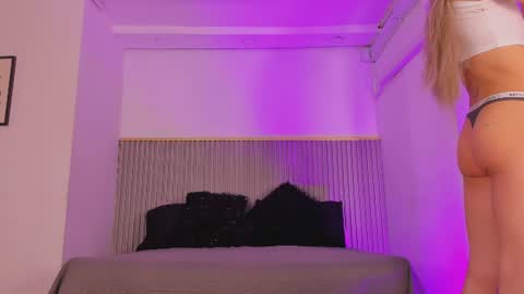 ash_valentine online show from July 18, 7:50 pm