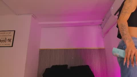 ash_valentine online show from July 22, 7:38 pm