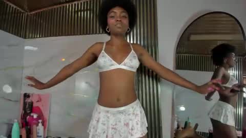 Snapshot of asha_zuri69 chatting on July 8, 2:32 pm asha_zuri69 online show from July 8, 2:32 pm