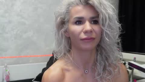 Snapshot of ashadevon_fit chatting on December 26, 6:52 am Asha online show from December 26, 6:52 am