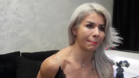 Snapshot of ashadevon_fit chatting on December 27, 10:05 pm Asha online show from December 27, 10:05 pm